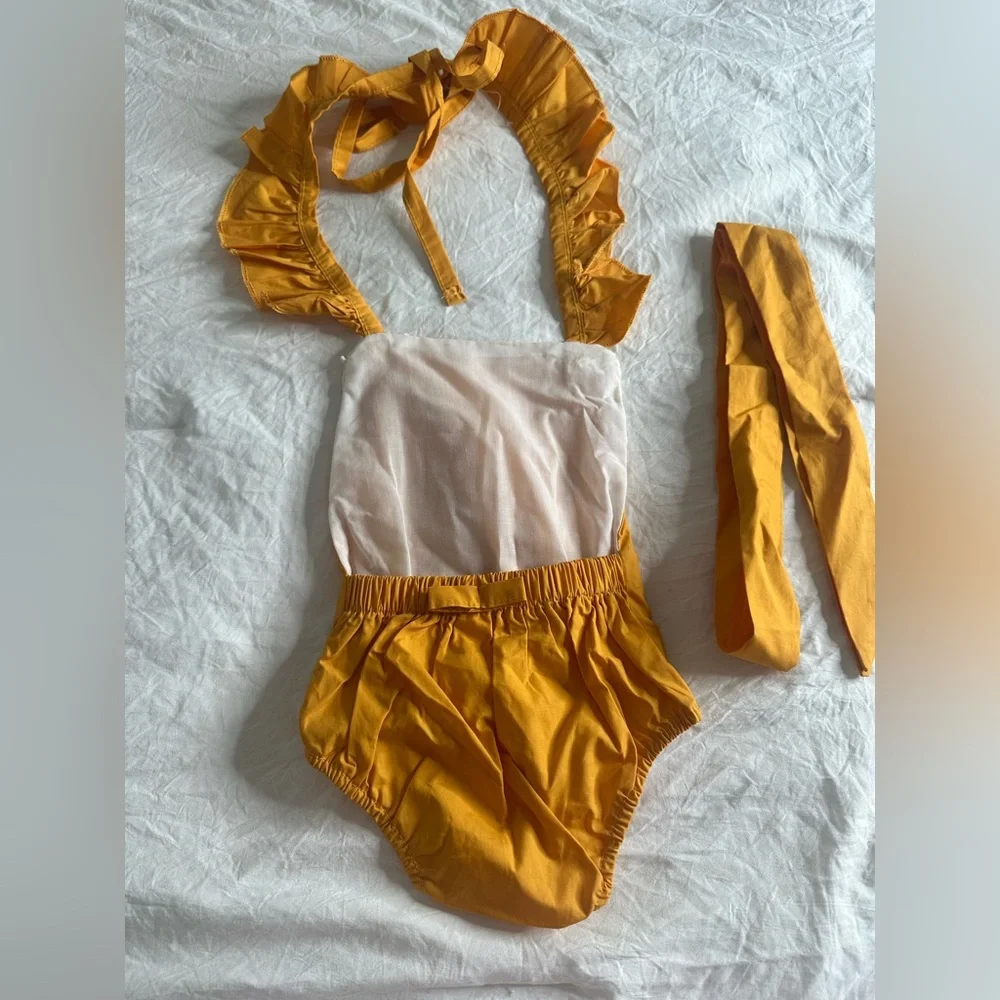 Adorable baby outfit size 6-9 month